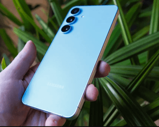 Более дешевый смартфон Samsung превзошел Galaxy S26: чем модель FE оказалась лучше (фото)