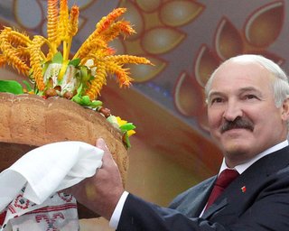 Лукашенко назвал риторику Обамы опасной из-за его цвета кожи