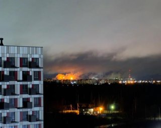 Россию всю ночь атаковали дроны: в Новгородской области пылает крупное химическое предприятие, — соцсети (фото, видео)