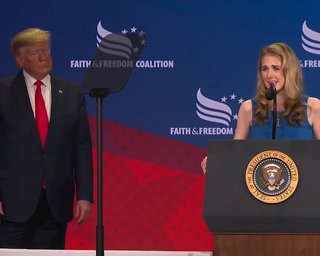 Истерика на борту: как молодая помощница Трампа едва не раскрыла секретный план его безопасности
