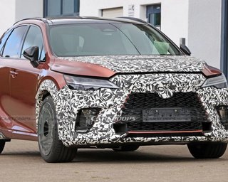 Нового 600-сильного конкурента BMW X5 M від Toyota уперше помітили на дорогах (фото)