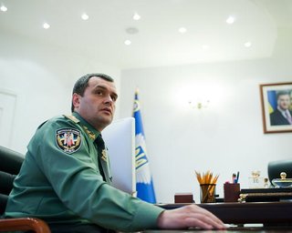Захарченко требует от "радикалов" добровольно сдать оружие (видео)