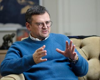 "Гарна така сцена": Кулеба на прикладі стільців пояснив, чи чекають Україну в НАТО (відео)