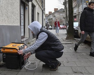 ДТЕК опублікував графіки відключень на 6 березня: в кого світла не буде лише ввечері