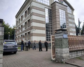 В Беларуси неизвестные пытались взять штурмом посольство Ливии