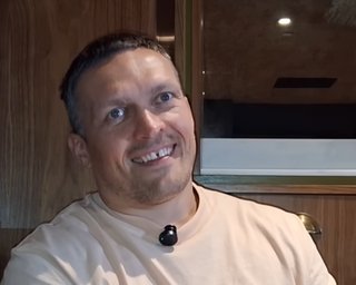 "Я теж чекав": Усик прокоментував відмову від чемпіонських поясів