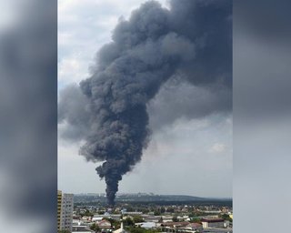 В российском Брянске прогремел взрыв: над городом поднялся густой черный дым (фото)