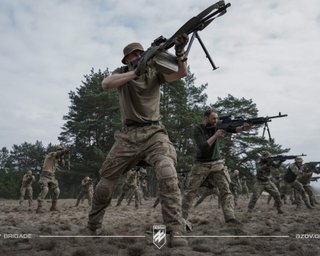 США сняли запрет на поставку оружия бригаде "Азов", — The Washington Post
