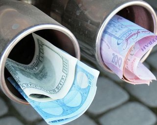 Почему бензин не дешевеет вместе с нефтью