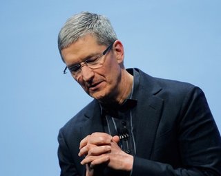 Вместо долгожданного iPhone 5 Тим Кук презентовал только iPhone 4S