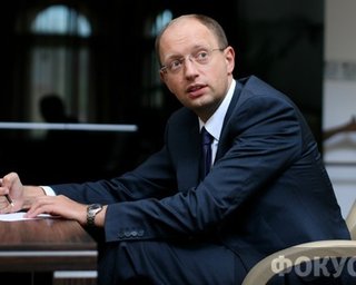 Яценюк призвал Януковича остановить фальсификации на выборах