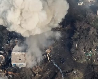 Точный удар артиллерии: бойцы ВСУ уничтожили склад боеприпасов в районе Бахмута (видео)