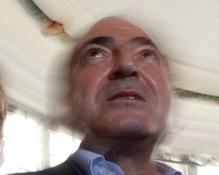 СМИ: Над суицидом Березовского нависает тень Путина