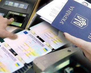 "Паспортний сервіс" призупинив оформлення важливих документів: що буде з електронними чергами