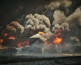 ГСЧС: 6 цистерн выгорают на нефтебазе БРСМ, паниковать не стоит