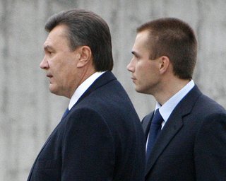 Депутаты Европарламента: Украиной руководят олигархи, их активы необходимо заморозить 