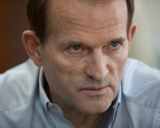 Медведчук призывает Януковича отказаться от части полномочий