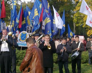 От Януковича требуют распустить Верховную Раду и Кабмин