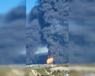 У Туапсе горять резервуари місцевого НПЗ: вогняний гриб над новим резервуаром, — OSINT (відео)