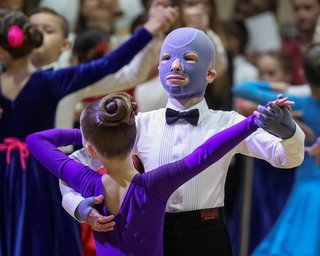 Сделали 30 операций: 8-летний Роман получил сильнейшие ожоги во время ракетного удара (видео)