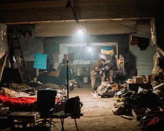 Поки буду в полоні, надсилайте їх на конкурси: боєць "Азова" опублікував фото з "Азовсталі"