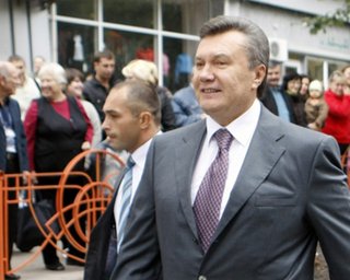 Президентский рейтинг Януковича снизился в полтора раза
