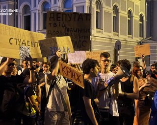 "Ликвидация" НАБУ и САП: киевляне провели 5-й день протестов против закона №12414, среди них заметили Безуглую (фото)