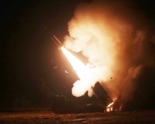 "Ракетная опасность": в районе Крымского моста прогремела серия взрывов (фото, видео)