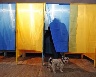 Место голосования поменяли 90 тысяч украинцев, - ЦИК