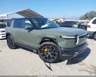 Новейший 650-сильный электрокар Rivian разбили вскоре после покупки (фото)