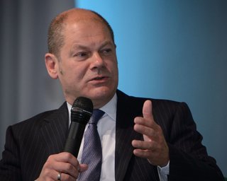 "Позор для Германии": Шольц пригрозил депортировать мигрантов из-за антисемитизма