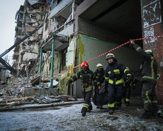 Среди погибших — ребенок: количество жертв ракетного удара по Днепру возросло (фото)
