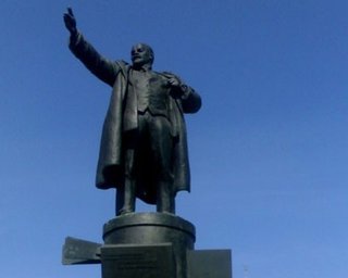 В Центральной Азии демонтирован крупнейший памятник Ленину