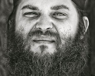 Как священник УПЦ учил людей на Майдане смирению  