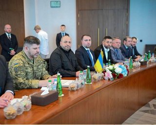 "Ми просто присутні": нардеп пояснив, чому мирні переговори не приносять результату