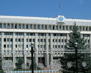 Киргизстан лишит президентов власти, - СМИ