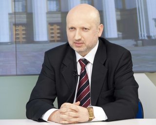 Турчинов поздравил Порошенко с победой на выборах 