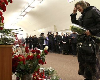 Число жертв терактов в московском метро увеличилось до 39 человек