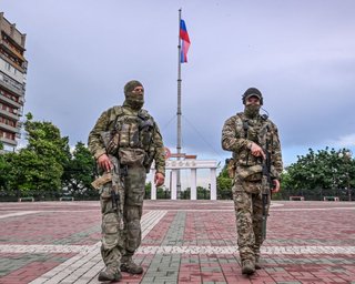 Отжимают бизнес, вывозят черешню и зерно. Как выглядит жизнь оккупированного Мелитополя