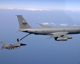 Рухнувший в Кыргызстане самолет перед падением развалился на две части - очевидец