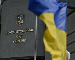 КС объяснил конституционность указа Зеленского о роспуске Рады