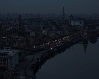У Києві перебої зі світлом внаслідок атаки РФ: Міненерго заявляє про масований удар по енергетиці України