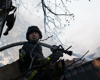Пожежі та зруйновані квартири: який вигляд має Херсон після обстрілу 2 липня (фото)