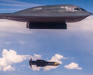 "Скинуто повний боєзапас": США з літаків розбомбили ядерні обʼєкти Ірану