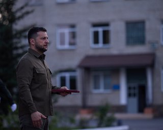 "Безпрецедентно й абсурдно": НАТО не готове запросити Україну до Альянсу, — Зеленський
