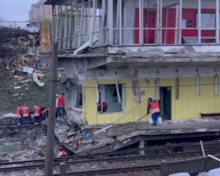 Удар баллистики РФ по станции метро в Киеве: появились кадры последствий (видео)