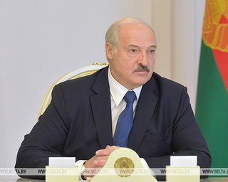 Лукашенко привел в полную боевую готовность войска на западной границе