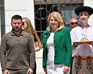 Турне напередодні саміту НАТО триває: Зеленський вирушив до Словаччини