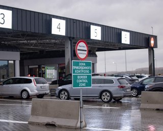 Близько 70 тисяч нелегально: скільки чоловіків виїхали з України за час війни, — NGL