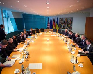 Переговори в США: Вашингтон пропонував РФ зняття санкцій в обмін на часткове перемир'я — NYT